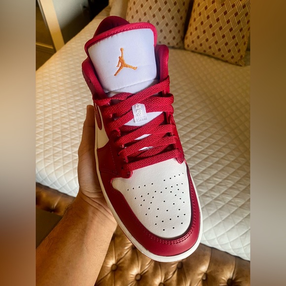 Air Jordan 1 Low - Picture 3 of 6